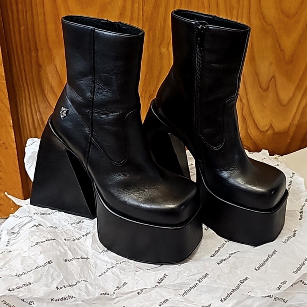 Naked wolfe, style Jane, Kourtney Kardashians closet item. I never worn. Size 5.